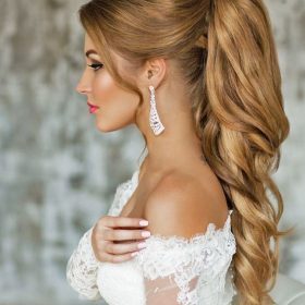 Coda sintetica su pinza - riccia, scuro meches bionde con punte bionde F39, 45 cm